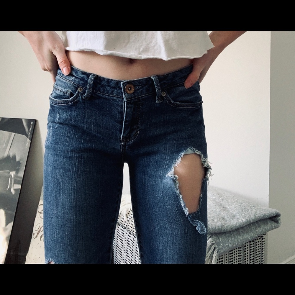 Women’s ripped jeans